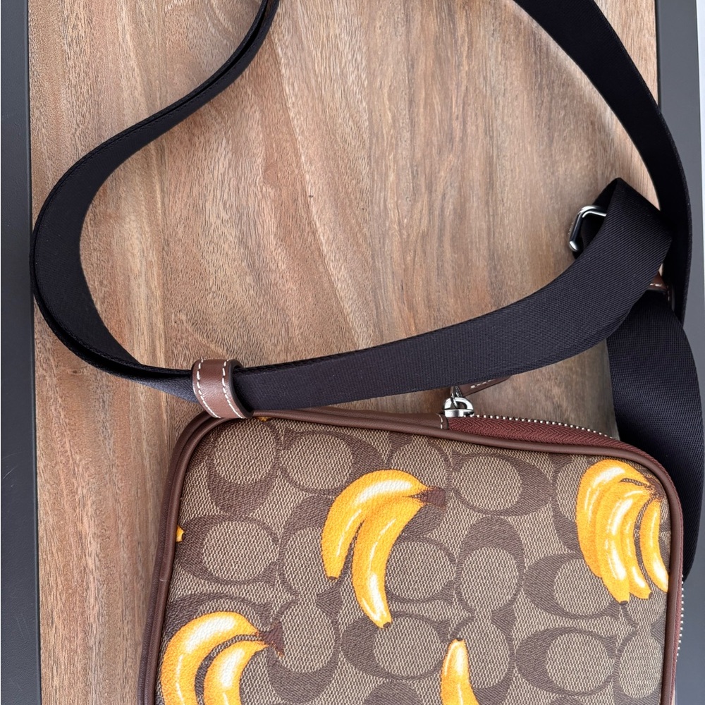 Coach Banana Aden crossbody - Picture 6 of 9